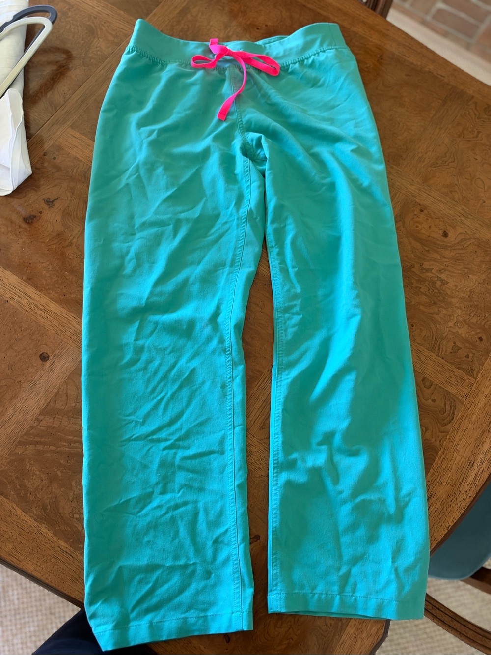 Figs scrub pants Livingston with Pink Drawstring medium petite style 2822